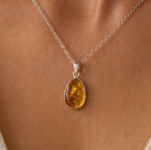 Beautiful Natural Clear Orange Amber .925 Sterling Silver Pendant 28mm