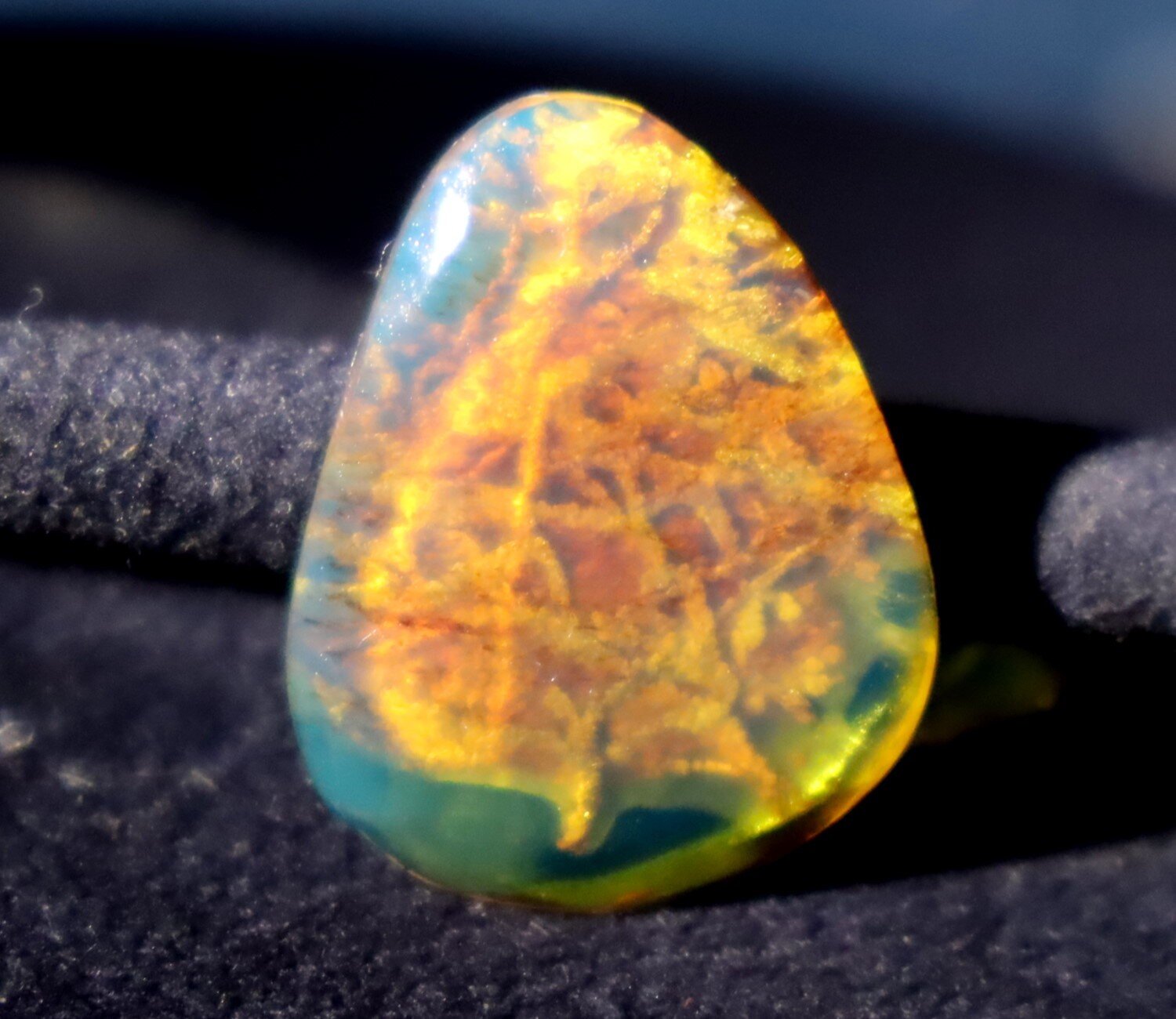 Charming Design Natural Dominican Translucent Deep Blue Amber Polished Stone 26mm – photo 13