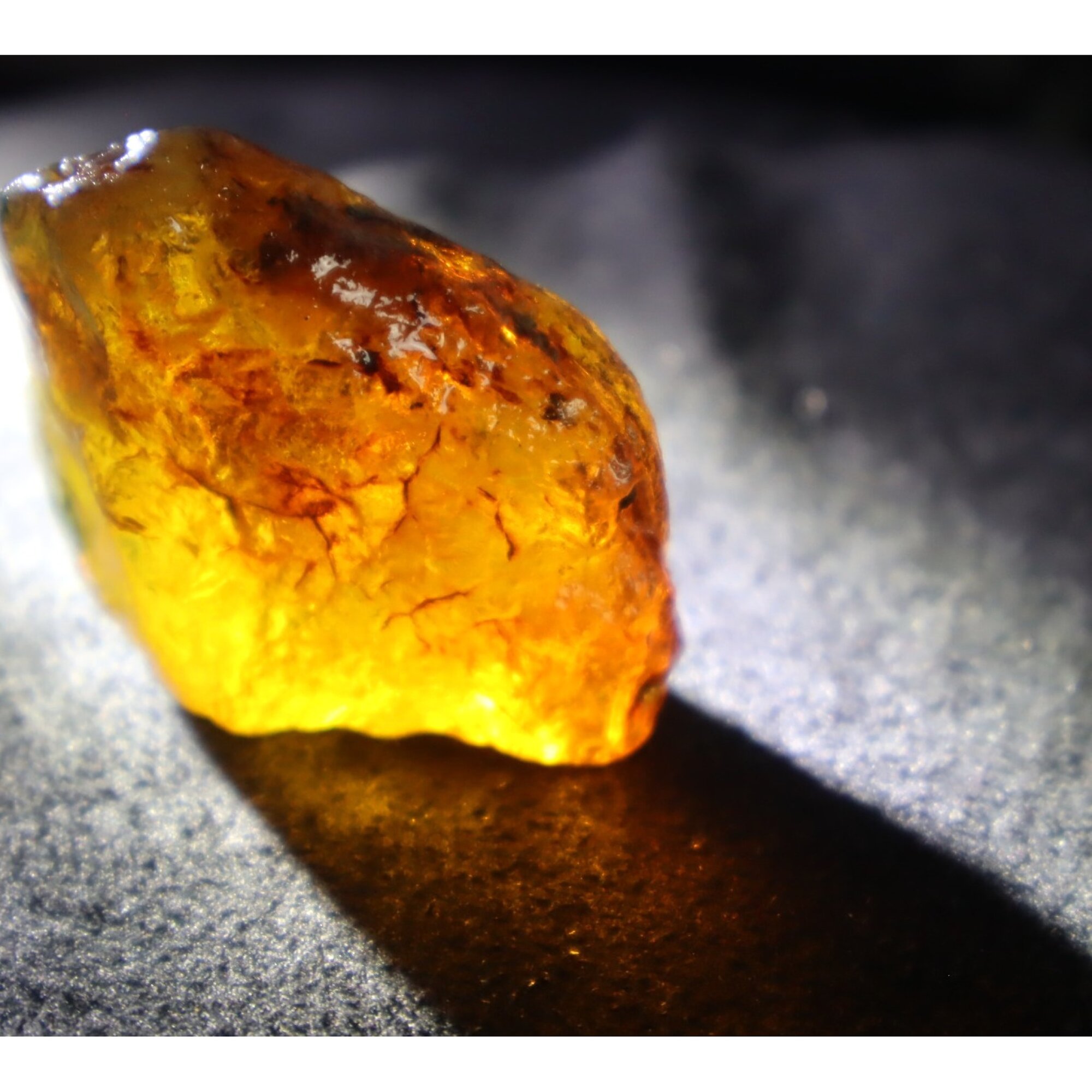 Genuine sky blue rough specimen Dominican amber 43mm – photo 9