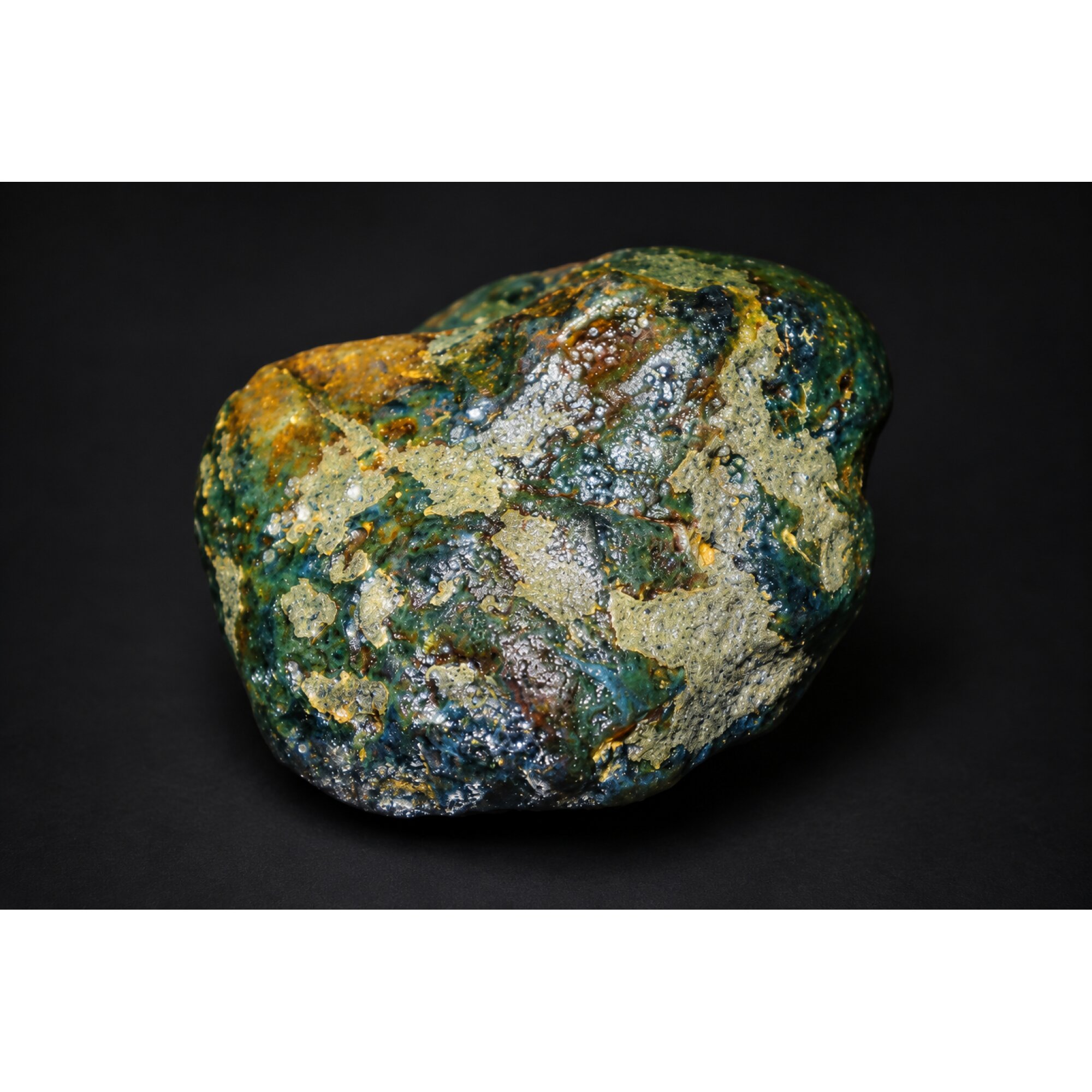 Pure natural olive green rough specimen Dominican amber 43.5g – photo 4