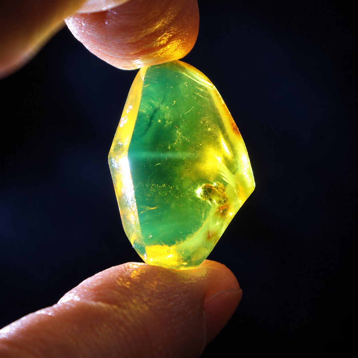 Genuine yellow green polished Dominican amber 31mm – photo 10