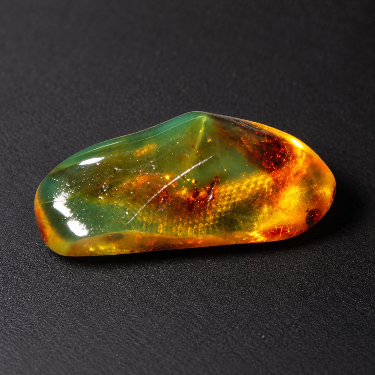 Real dark green polished Dominican amber 35mm – photo 15