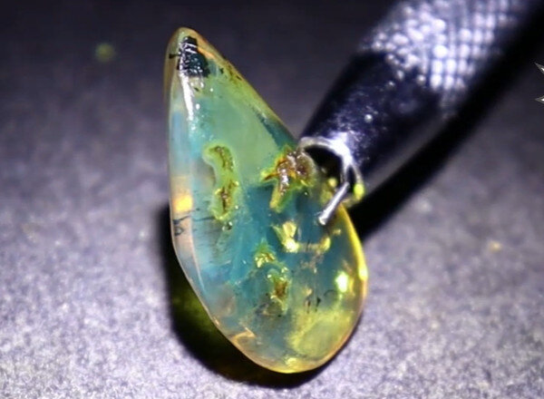 Beautiful Natural Dominican Clear Sky Blue Amber Polished Stone 22mm – photo 6