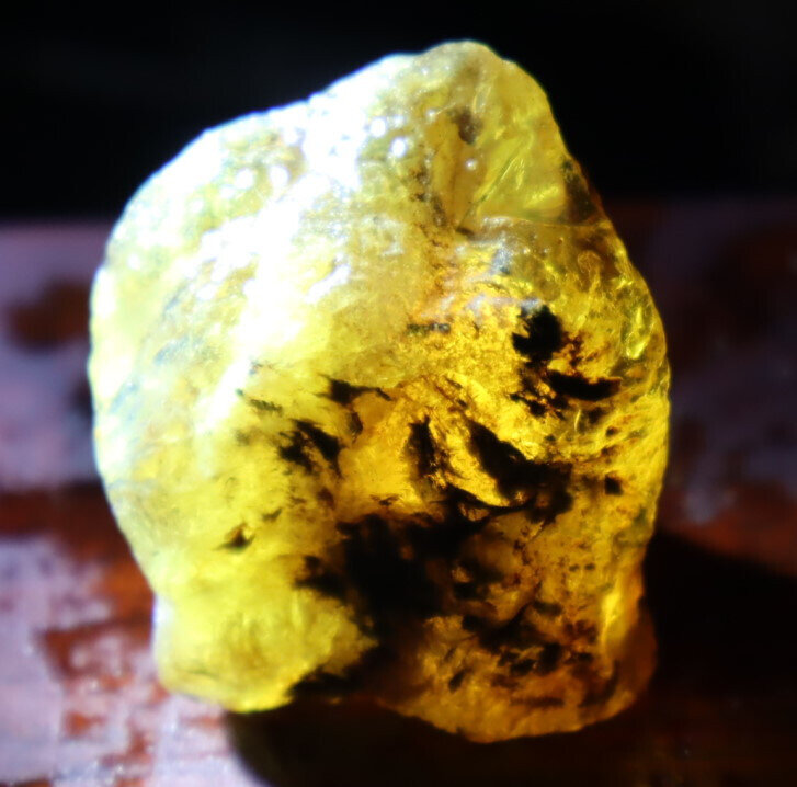 Beautiful Natural Dominican Crystal Clear Yellow Blue Amber Rough Specimen 35mm – photo 9