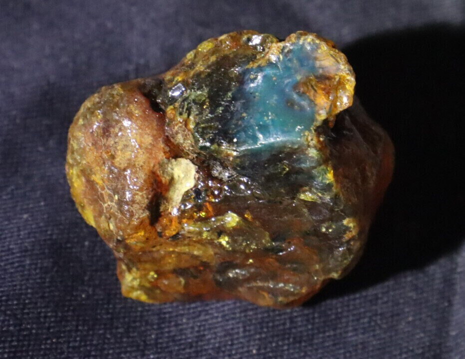Impressive Natural Dominican Clear Sky Blue Amber Rough Specimen 34mm 15g – photo 9