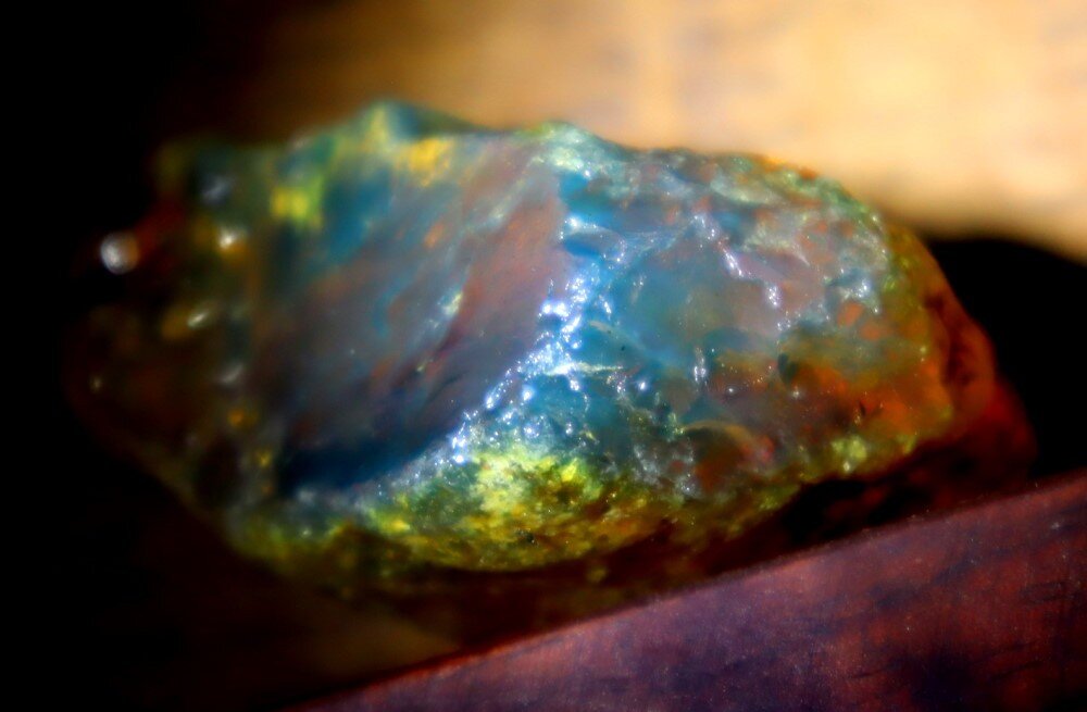 Charming Natural Dominican Clear Yellow Blue Amber Rough Specimen 41mm 18.2grams – photo 3
