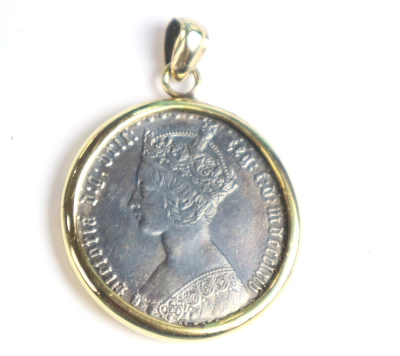 1926-2022 England UK Queen Elizabeth Antique Silver Coins Medal Pendant 1.5inch – photo 5