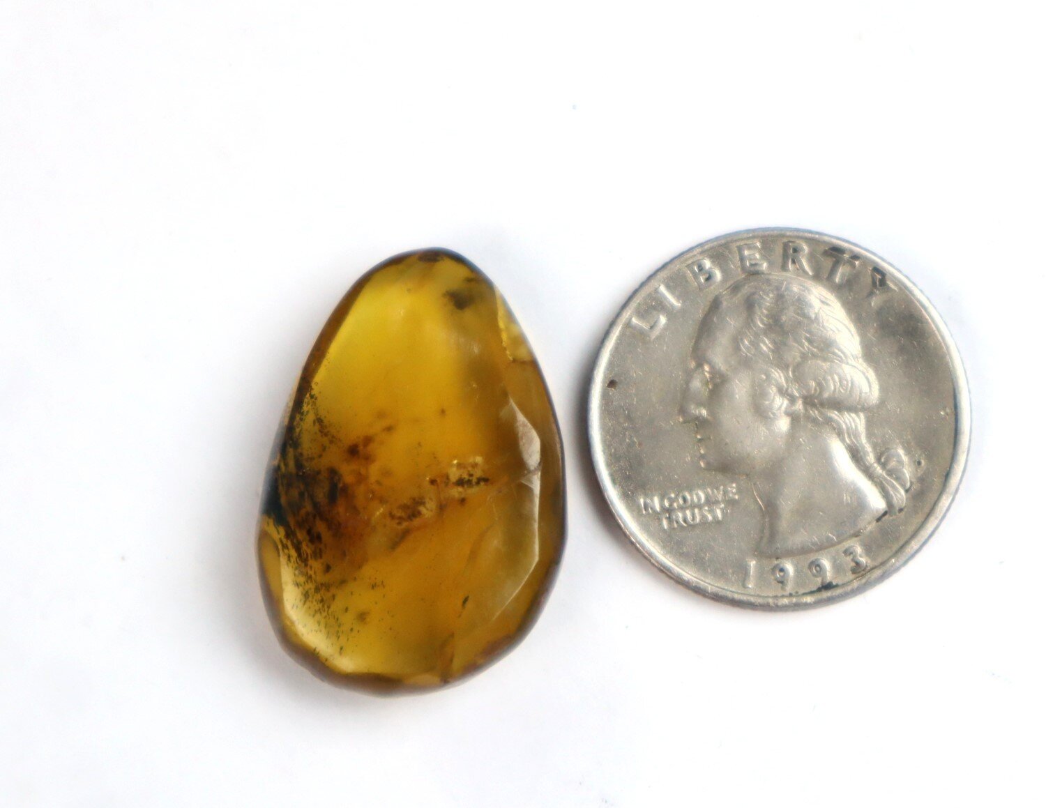 💠 Natural Dominican Clear Golden Green Amber Polished Stone (28 mm) – photo 3