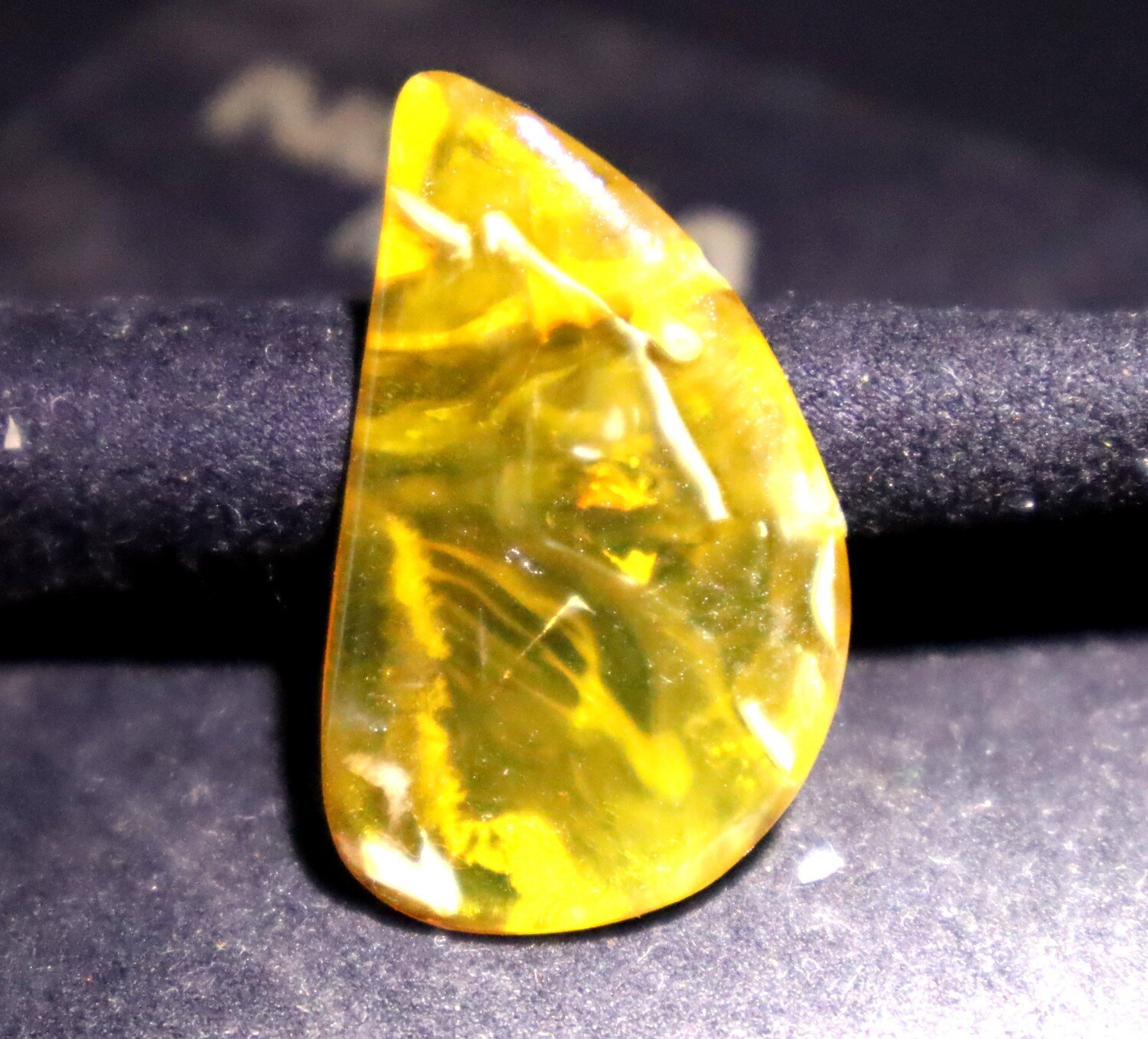 Beautiful Natural Dominican Clear Yellow Amber Polished Stone – 33mm – photo 5